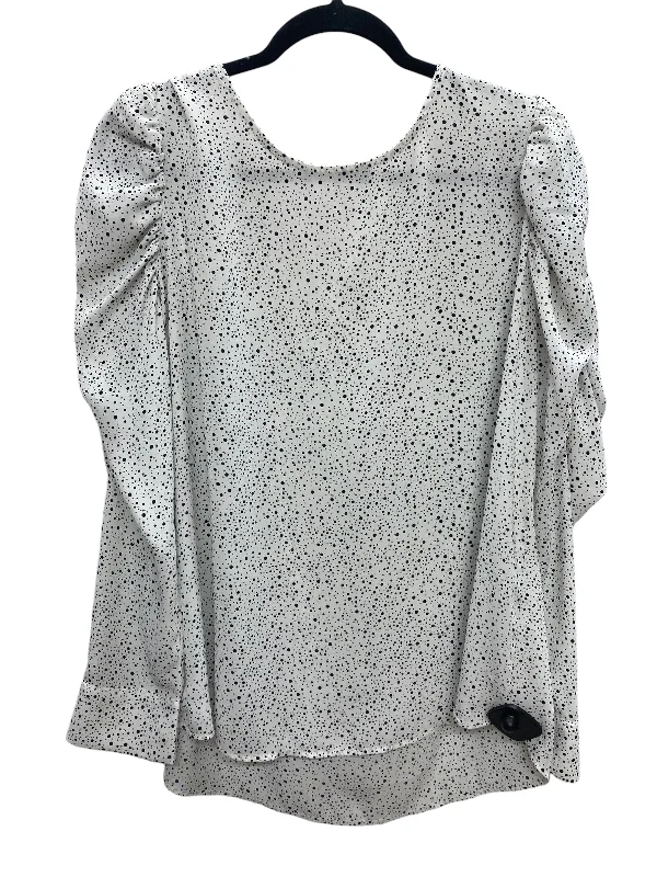 women's tops for those who want to create stylish and put-together outfits without spending a fortuneTop Long Sleeve By Clothes Mentor In Polkadot Pattern, Size: M